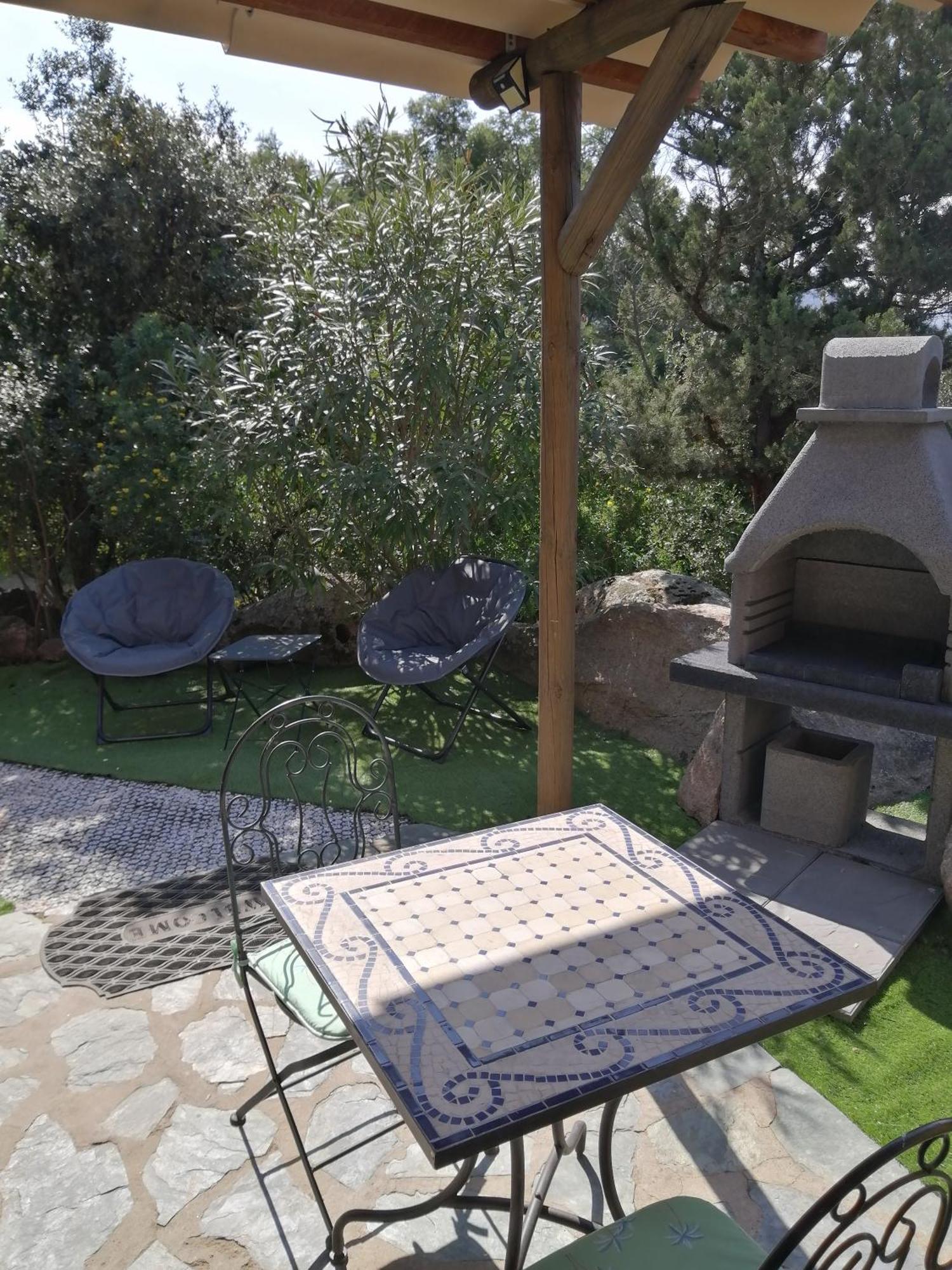 De Charme A 300 M De La De Santa Giulia Ferienhaus *